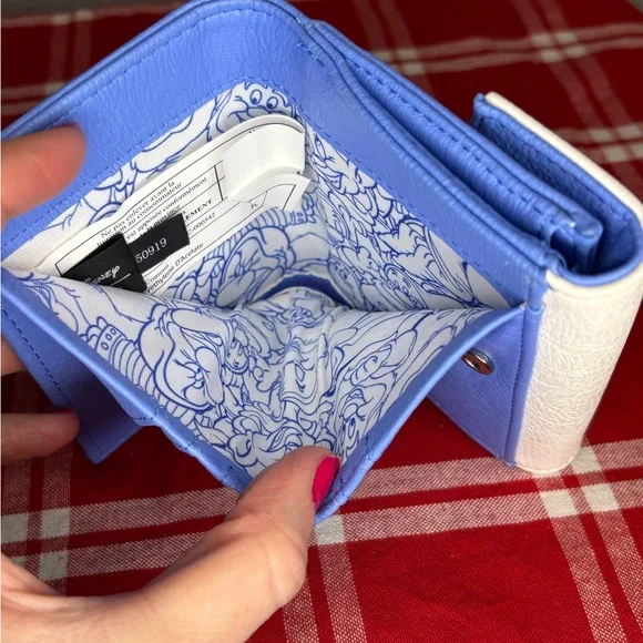 Loungefly Snow White Wallet NWOT - Picture 6 of 6